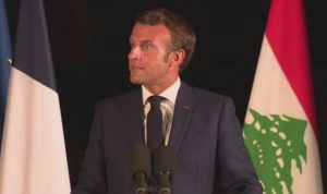 ماكرون يوبّخ صحافيًا فرنسيًا بسبب مقاله عن لبنان (فيديو)