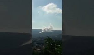 سماع دوي انفجارات في ميس الجبل (فيديو)