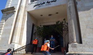 ماذا يجري أمام بلدية طرابلس؟