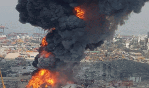 حريق أعشاب ونفايات عند مدخل مرفأ بيروت