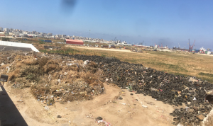 إطارات خلف معمل فرز النفايات في طرابلس.. وتحذير من حريق ضخم