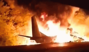 تحطم طائرة عسكرية أوكرانية ووقوع عدد من القتلى (صور وفيديو)