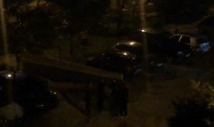 بالفيديو: شجارٌ بين شرطة بلدية ديك المحدي ومصاب بكورونا!
