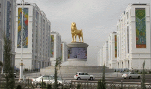 في تركمانستان… تكريم كلب بتمثال ذهبي