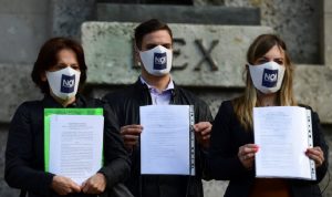 المئات من أهالي ضحايا “كورونا” يقاضون الحكومة الإيطالية