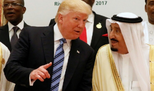 ترامب بحث هاتفيًا مع الملك سلمان حل الخلاف الخليجي