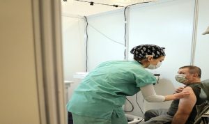 إصابة آلاف الإسرائيليين بكورونا بعد تلقيهم الجرعة الأولى من اللقاح