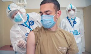 روسيا تعلن انطلاق التطعيم الجماعي ضد “كورونا”