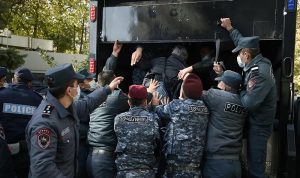 أرمينيا تعتقل عشرات المحتجين ضد سياسة باشينيان