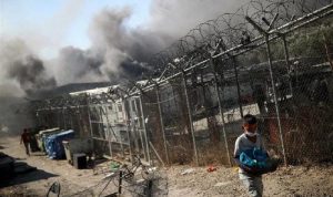 في اليونان… حريق بمخيّم للاجئين يودي بحياة طفل
