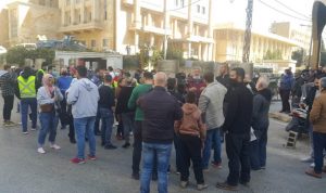 اعتصام عند مدخل سرايا طرابلس للمطالبة برحيل نهرا