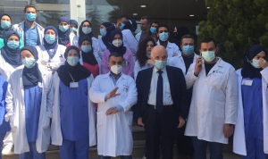 وقفة في مستشفى دار الأمل وفاء للأطباء والممرضين شهداء كورونا
