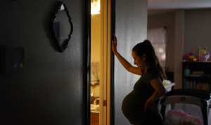 الحوامل المصابات بكورونا معرضات لخطر الولادة المبكرة