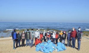 حملة لتنظيف شاطئ الصرفند من التسرّب النفطي