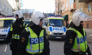 بالفيديو: لحظة اعتقال منفذ الهجوم المسلح في السويد