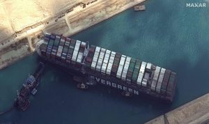 عبور أكبر سفينة حاويات في قناة السويس