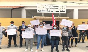 في صور… وقفة نسائية أمام المحكمة الجعفرية للمطالبة بالحضانة