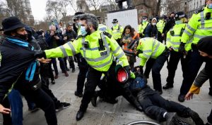 بريطانيا: توقيف أكثر من 100 ناشط خلال احتجاجات لندن