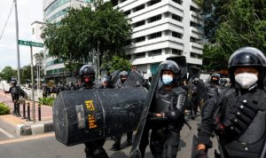 إندونيسيا.. اعتقال محام بتهمة الدعوة لهجمات إرهابية