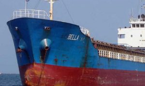 إيران تصادر سفينة أجنبية في مياه الخليج