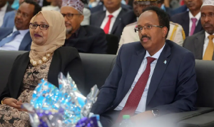الرئيس الصومالي يوقع قانون تمديد ولايته لسنتين
