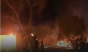 إضرام النار بالقنصلية الإيرانية في كربلاء (فيديو)