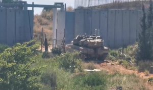 دورية إسرائيلية اجتازت الجدار الإسمنتي الفاصل (فيديو)