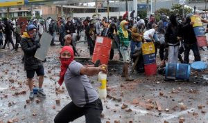 في كولومبيا.. مقتل 10 أشخاص بتظاهرات مناهضة للحكومة