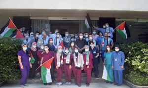 مستشفى الراعي في صيدا نفذ وقفة تضامنية مع أطباء غزة