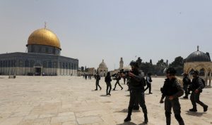 61 إسرائيليا يقتحمون باحات المسجد الأقصى