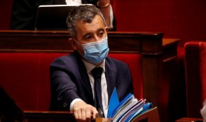 وزير الداخلية الفرنسي يقطع زيارته إلى تونس… والسبب؟