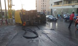 جريحان بانقلاب شاحنة على طريق كفرحبو – إيزال
