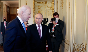 بايدن: بوتين في “وضع صعب” بأوكرانيا