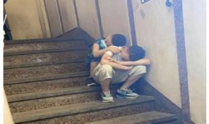 صورة طفلين تشعل مواقع التواصل في مصر