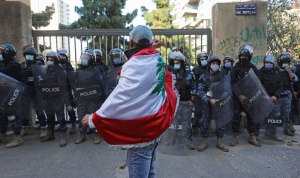 لبنان على شفير هاوية حقيقية