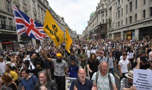 في لندن.. آلاف المتظاهرين احتجاجًا على قيود كورونا