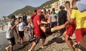 تسمم نحو 200 شخص على شاطئ بالجزائر