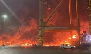 ميناء جبل علي: الحركة طبيعية وتحقيق موسّع لكشف أسباب الحريق