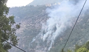 طوافة عسكرية تشارك بإهماد النيران في عكار