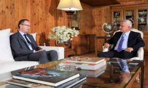 فرنجيه عرض الأوضاع الراهنة مع سفيري تركيا وتونس
