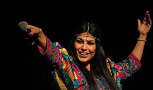 نجمة البوب الأفغانية آريانا سعيد تنجح في مغادرة كابل