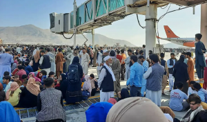 طالبان تعلن سيطرتها على جزء من مطار كابل… وواشنطن تنفي