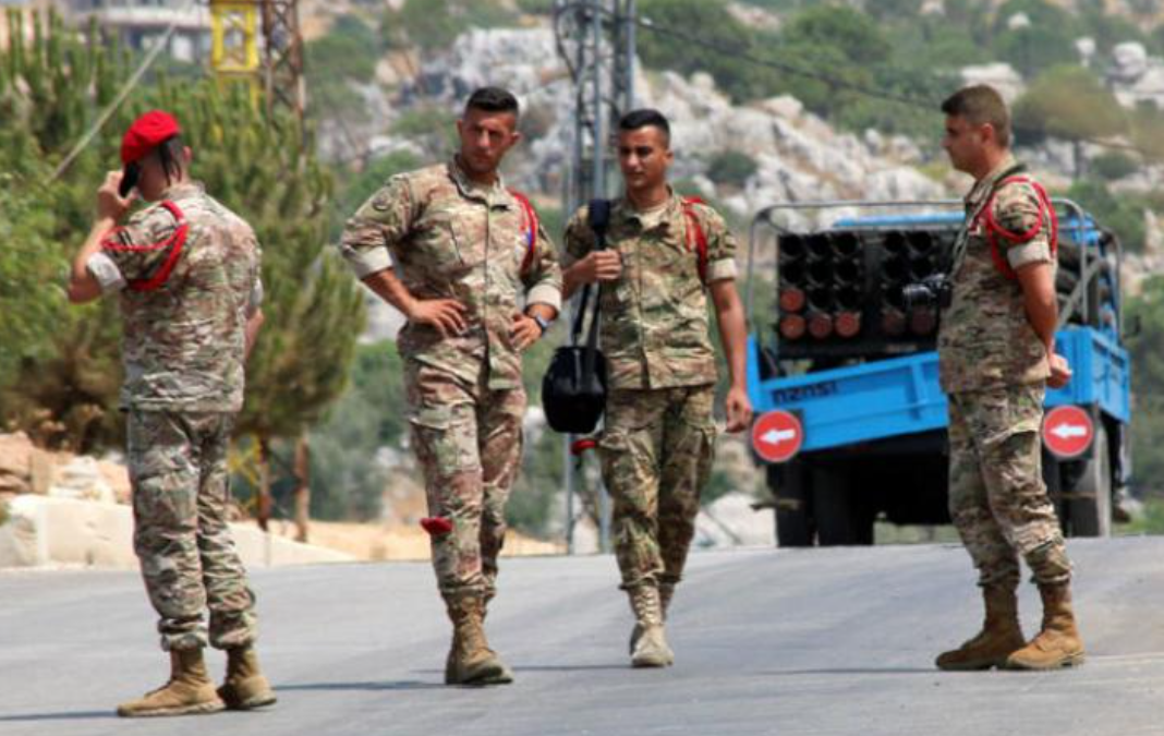 إصابة 4 عسكريين بانفجار قنبلة من مخلفات الحرب