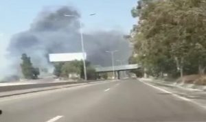 حريق كبير في شكا وتحذير من تنشق غبار “الأميانت” (فيديو)