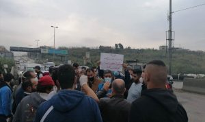 اعتصام أمام مبنى مياه لبنان الجنوبي احتجاجاً على انقطاع المياه