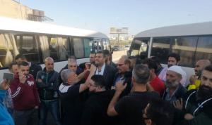 اعتصام لسائقي الباصات عند مدخل طرابلس الجنوبي
