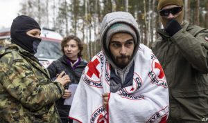 “خياران للموت”… مهاجر لبناني عالق بغابة بين بيلاروسيا وبولندا