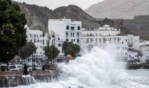 إعصار “شاهين”… سلطنة عمان تبدأ إخلاء مناطق ساحلية