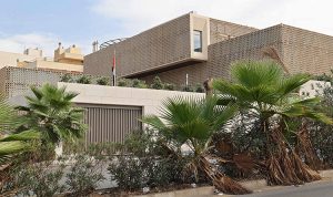مقر سفارة الإمارات في لبنان للبيع!