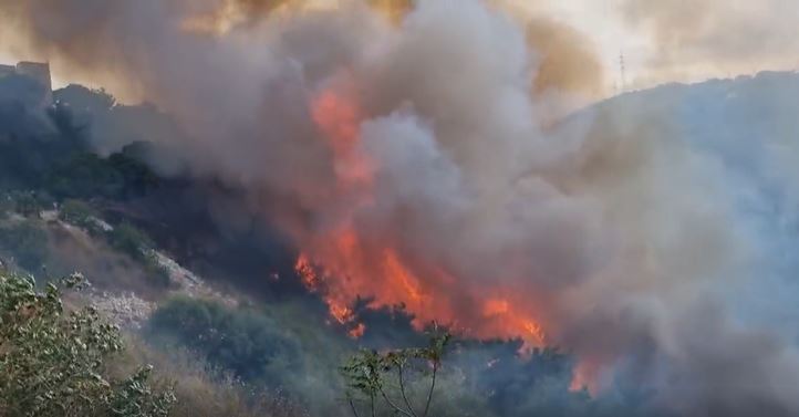 حريق كبير في بشامون… ووزير البيئة يتحرك! (فيديو)